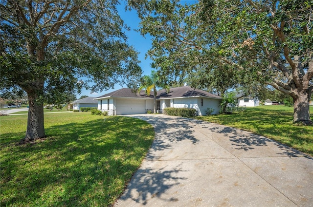 941 Devonshire Way, Lake Wales, FL 33853 - ranch-style house featuring an attached garage, a front yard, driveway, and stucco siding