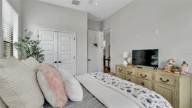 bedroom featuring a closet and ceiling fan