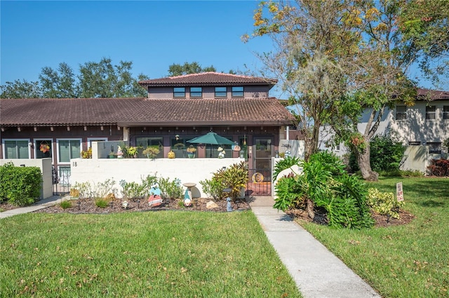 view of front of home with a front lawn, a gate, and a fenced front yard