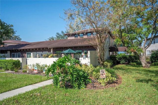 view of front of house featuring a front yard and stucco siding