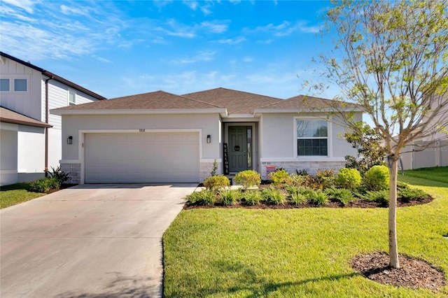 view of front facade featuring a front lawn and a garage