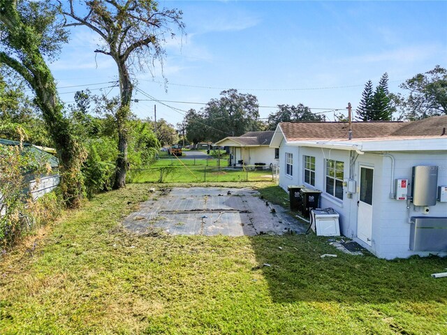 view of yard featuring a patio area