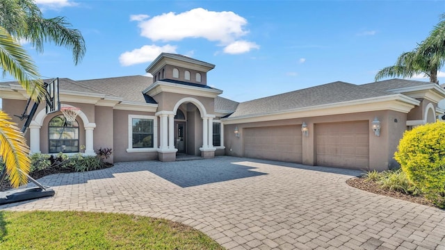 view of front facade featuring a garage