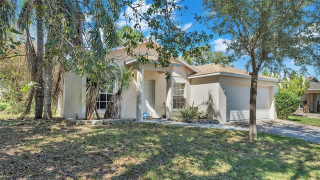 view of front of home featuring a front lawn and a garage