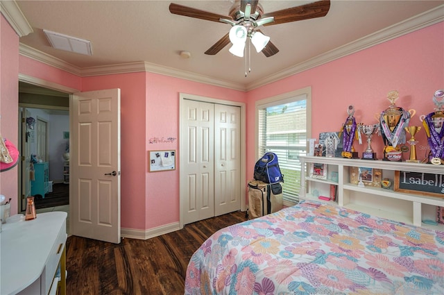 bedroom featuring ceiling fan, ornamental molding, dark hardwood / wood-style flooring, and a closet