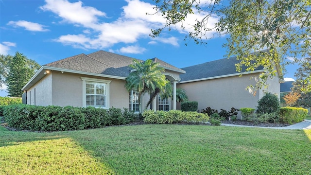 view of front of home featuring a front yard