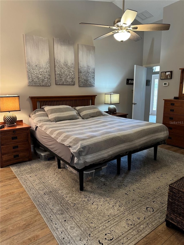 bedroom featuring visible vents, light wood-style flooring, and a ceiling fan