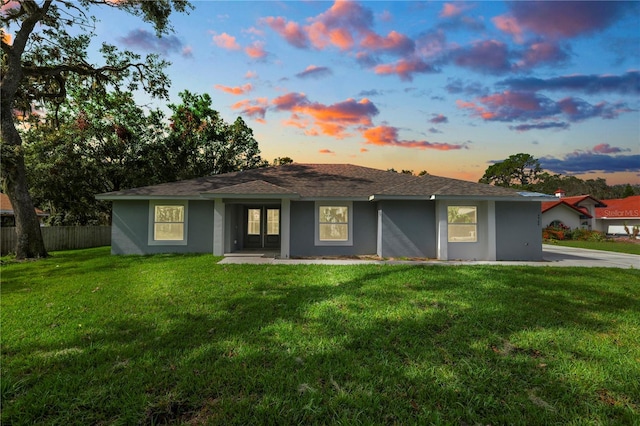 single story home featuring a lawn