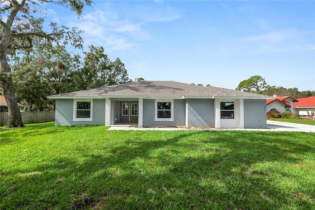 view of front of property with a front yard