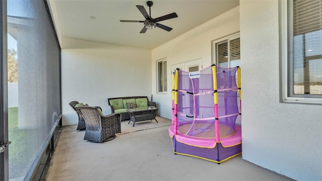 sunroom with ceiling fan