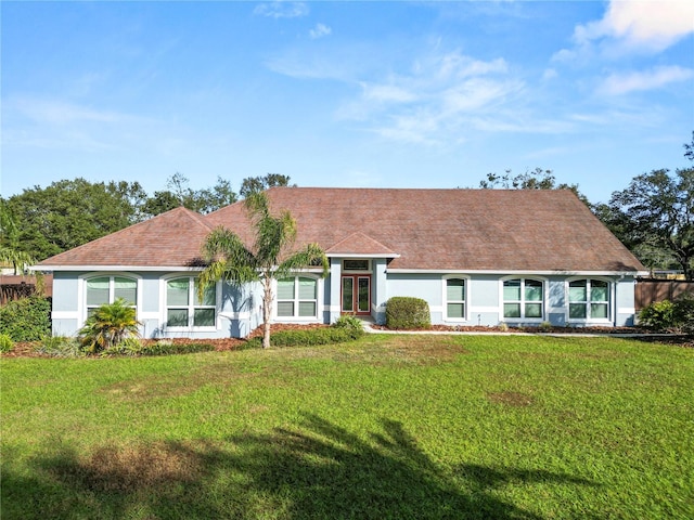 ranch-style home featuring a front lawn