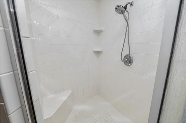 bathroom featuring a tile shower