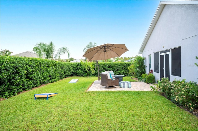 view of yard featuring a patio area and outdoor lounge area