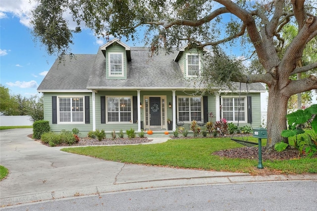 1935 Austin Ter, Winter Haven, FL 33884 - cape cod-style house with a front yard and a shingled roof