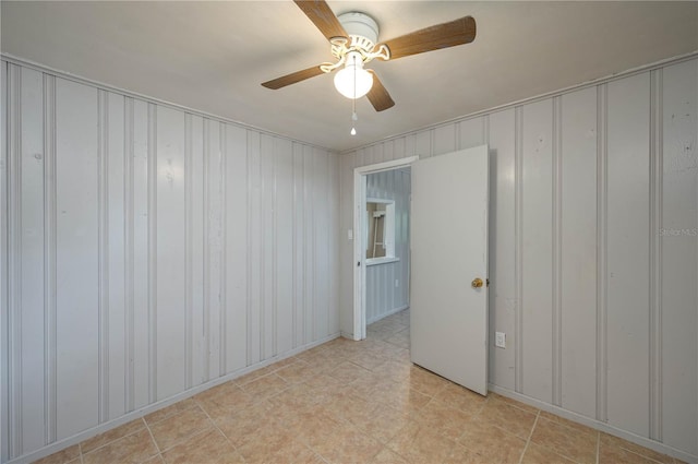 empty room with ceiling fan