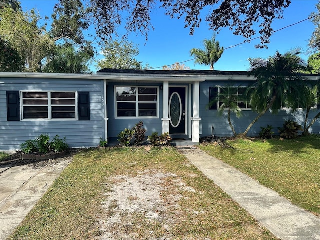 view of front of house with a front lawn