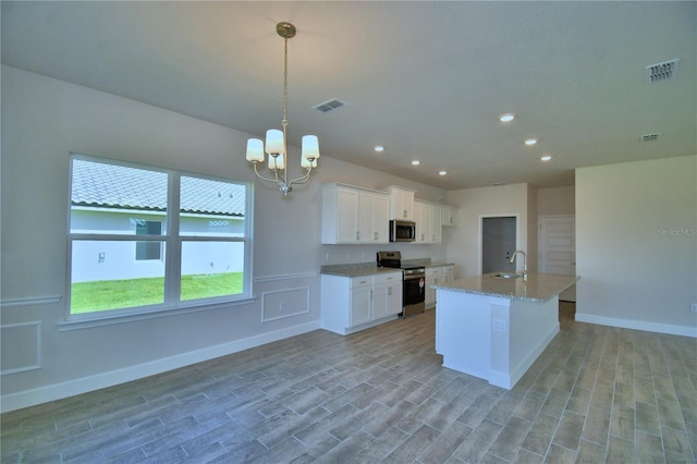 kitchen featuring visible vents, a sink, a chandelier, white cabinetry, and stainless steel appliances