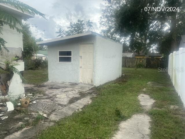 view of outdoor structure with a yard