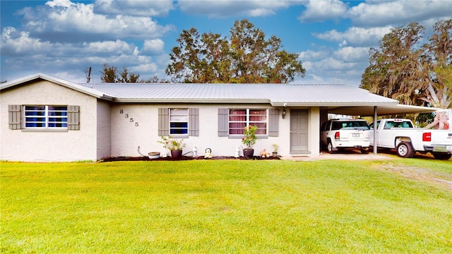 view of front facade featuring a front yard and a carport