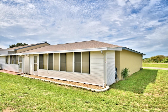 view of side of property featuring a yard