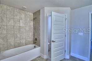 bathroom featuring tiled shower / bath combo