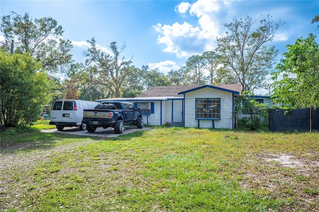 view of front facade featuring a front yard