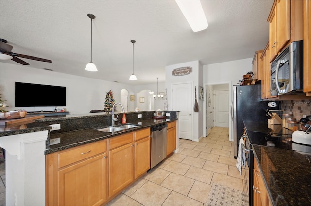 1849 Charleston Ln, Bartow, FL 33830 - kitchen featuring appliances with stainless steel finishes, a sink, decorative backsplash, open floor plan, and ceiling fan