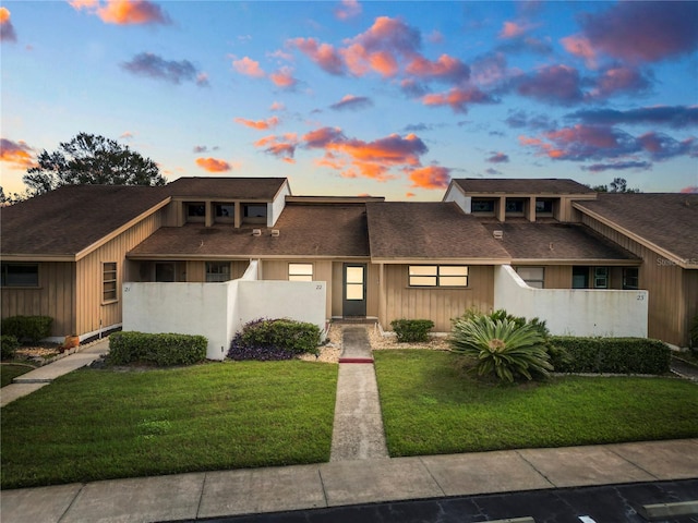 view of front of home featuring a lawn