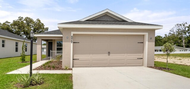 572 SW 77th Cir, Ocala, FL 34480 - single story home featuring stucco siding, a front yard, driveway, and roof with shingles