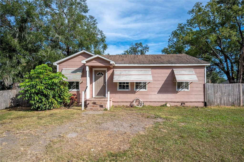 bungalow-style house with a front yard