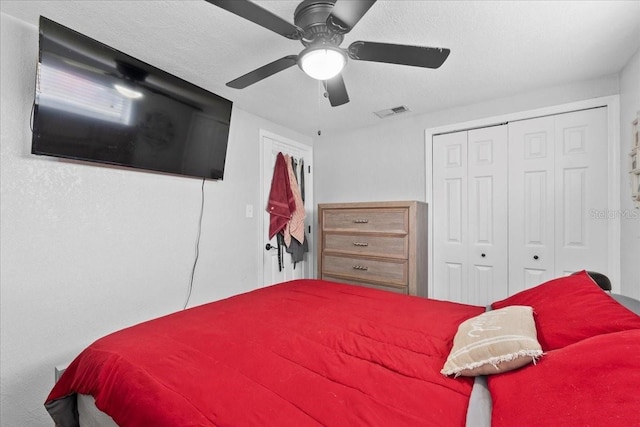 bedroom with ceiling fan, a closet, and a textured ceiling