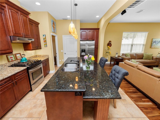 kitchen featuring light hardwood / wood-style flooring, sink, an island with sink, and stainless steel appliances