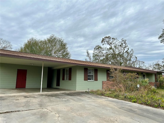 ranch-style home featuring a carport