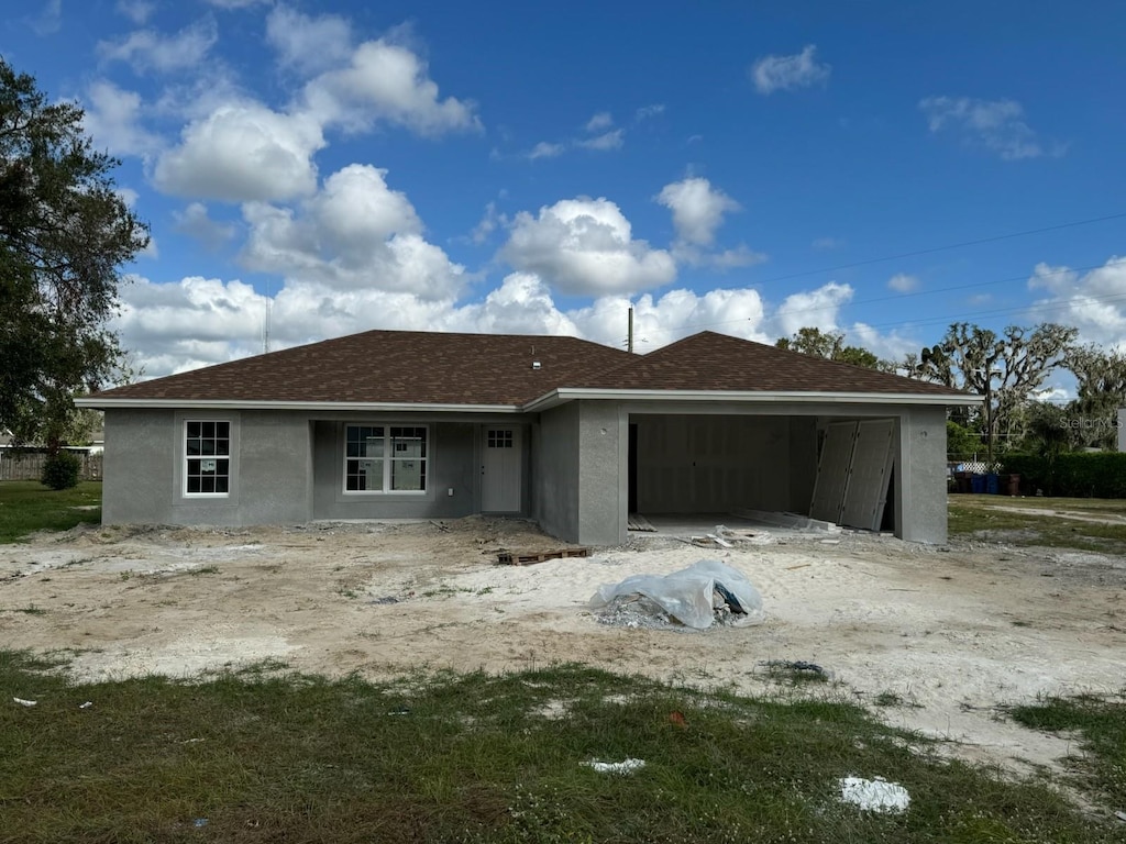 view of front facade with a garage