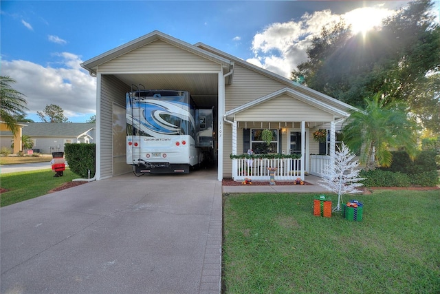 view of front of home featuring covered porch, a carport, and a front yard