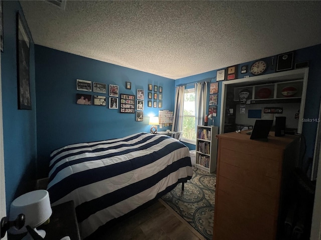 bedroom featuring a textured ceiling