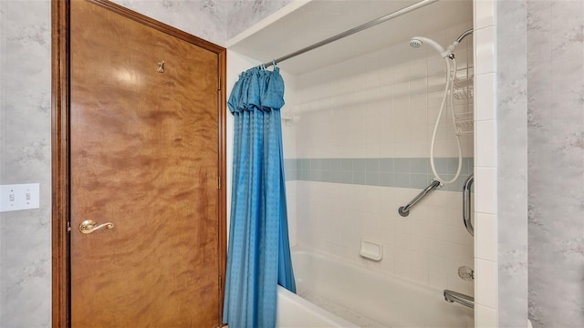 bathroom featuring shower / bath combo