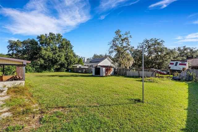 view of yard with a storage shed