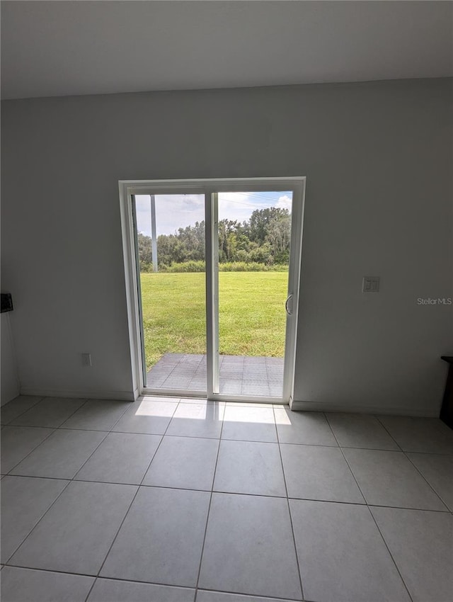 empty room featuring light tile patterned floors