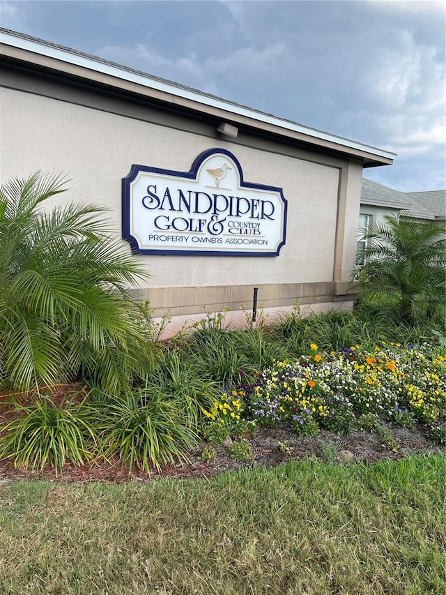 view of community / neighborhood sign