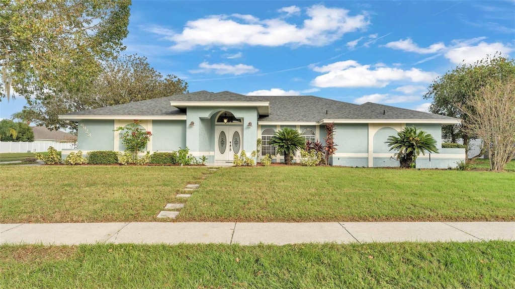 single story home with a front yard