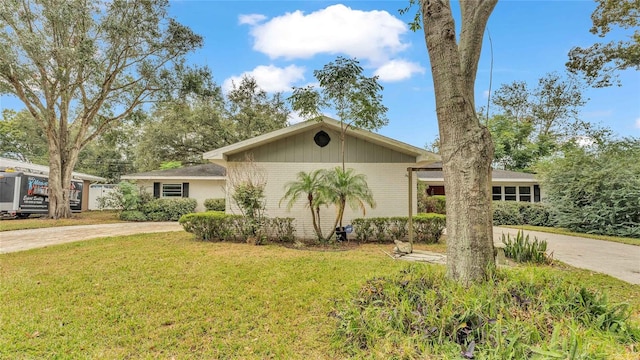 ranch-style house with a front lawn