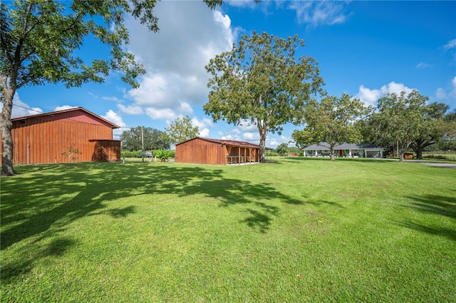 view of yard with an outdoor structure