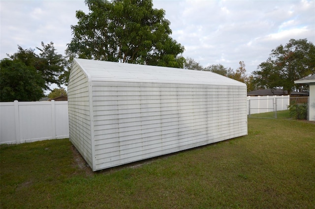 view of outdoor structure with a yard