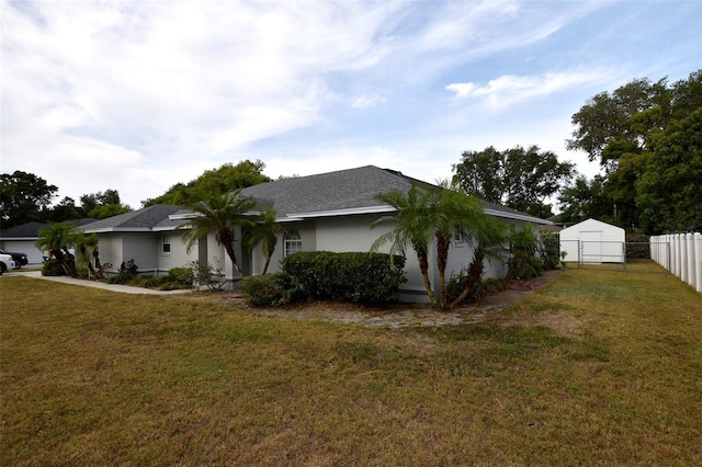 2556 Roslyn Ln, Lakeland, FL 33812 - view of side of property featuring fence, a yard, and stucco siding