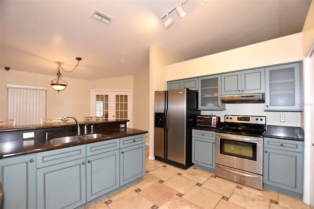 2556 Roslyn Ln, Lakeland, FL 33812 - kitchen featuring under cabinet range hood, vaulted ceiling, visible vents, a sink, and appliances with stainless steel finishes