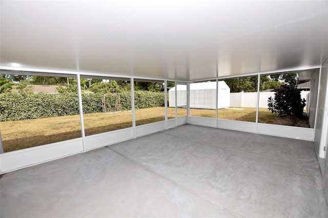 2556 Roslyn Ln, Lakeland, FL 33812 - unfurnished sunroom with a healthy amount of sunlight
