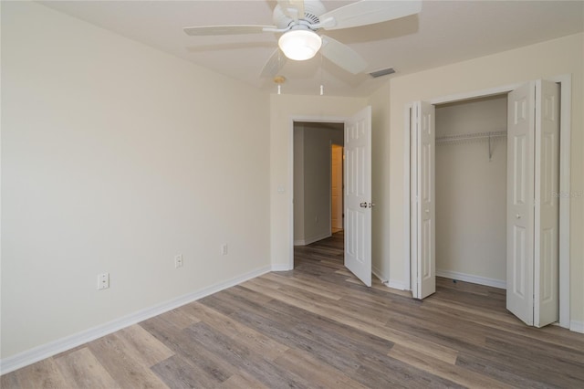 unfurnished bedroom with ceiling fan, light hardwood / wood-style floors, and a closet