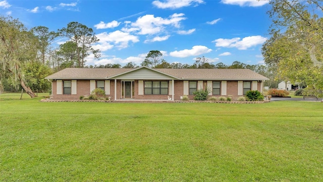 single story home featuring a front yard