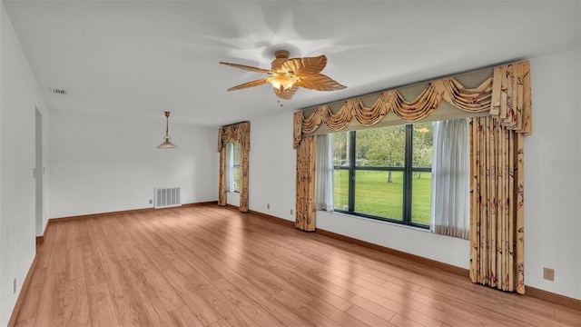 unfurnished room featuring light wood-type flooring and ceiling fan